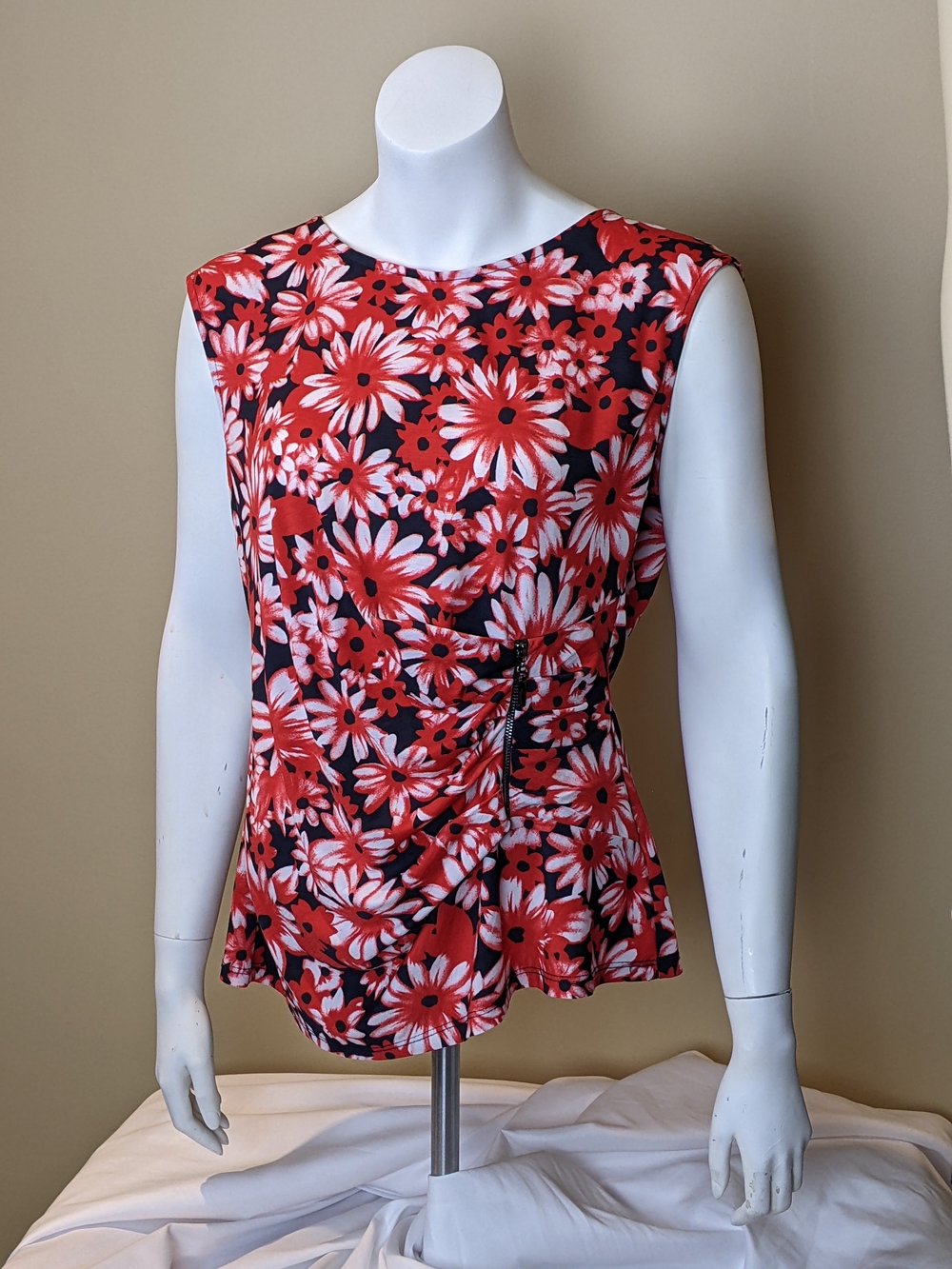 Red, White & Black Floral Sleeveless Blouse